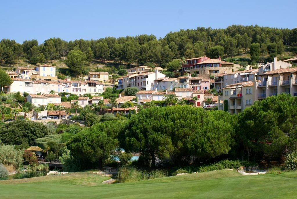Hameau Des Amandiers-Vue Mer & Golf Saint-Cyr-sur-Mer Exterior photo